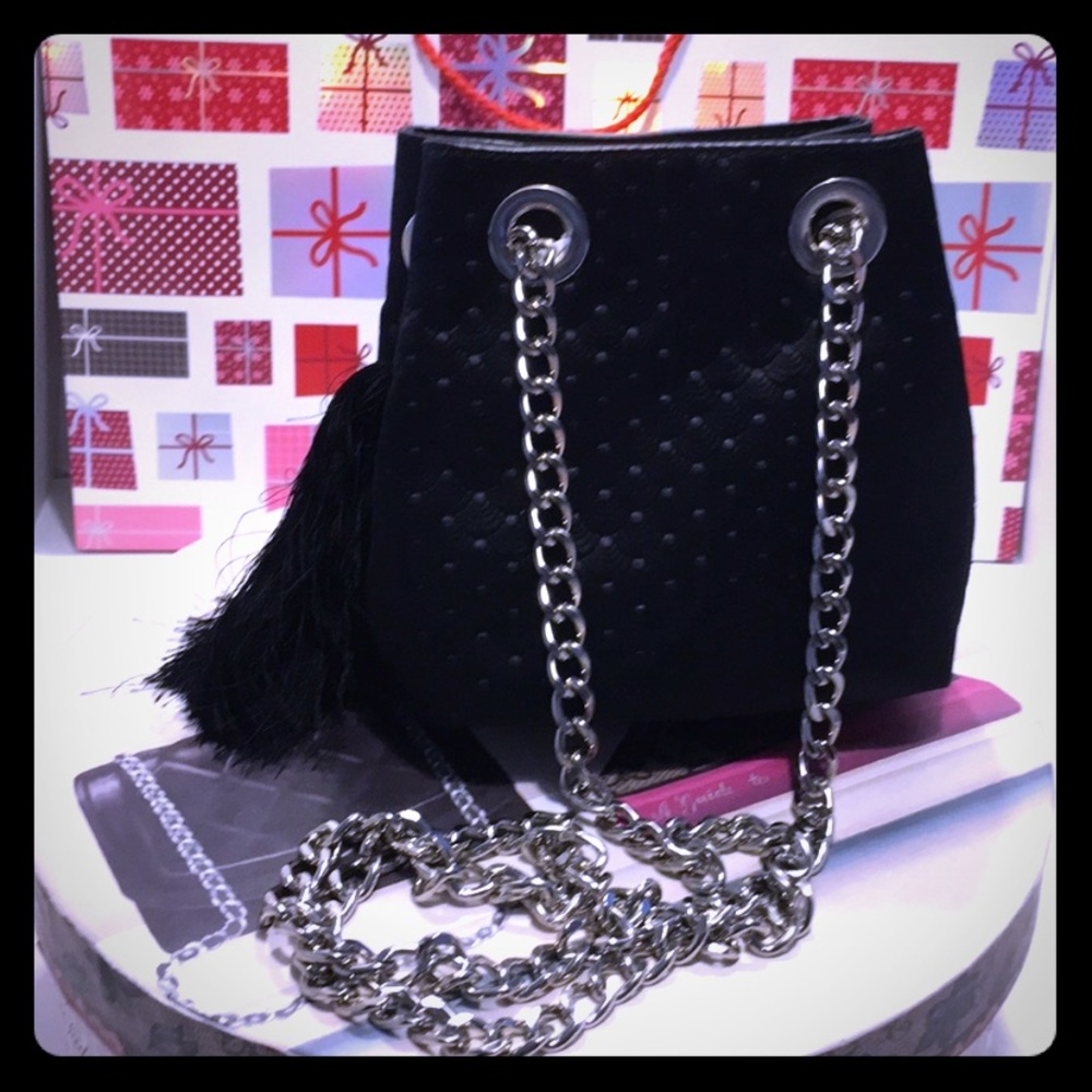 NWOT Badgely Mischka Black Pouch W/ Metallic Chain